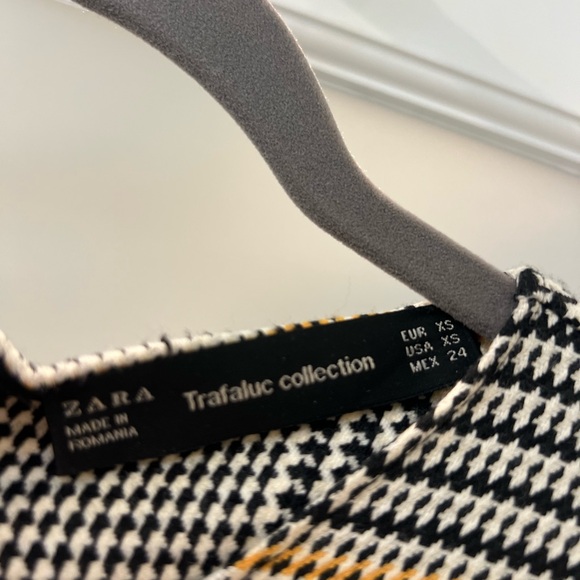 Zara Black and White Ruffled Sheath Dress - Picture 2 of 2